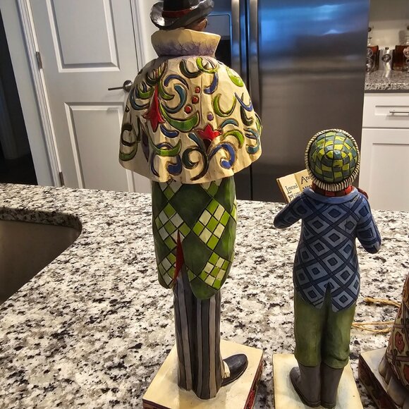 Jim Shore Heartwood Creek Carolers - Picture 9 of 16